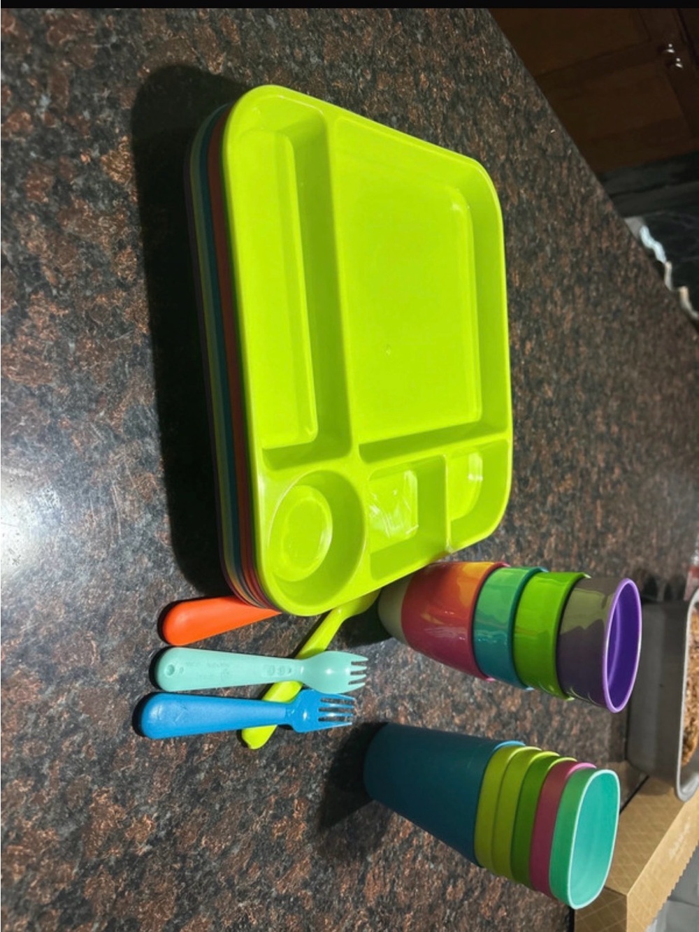 Kids dinnerware sets
-8 plates
10 cups
-4 forks